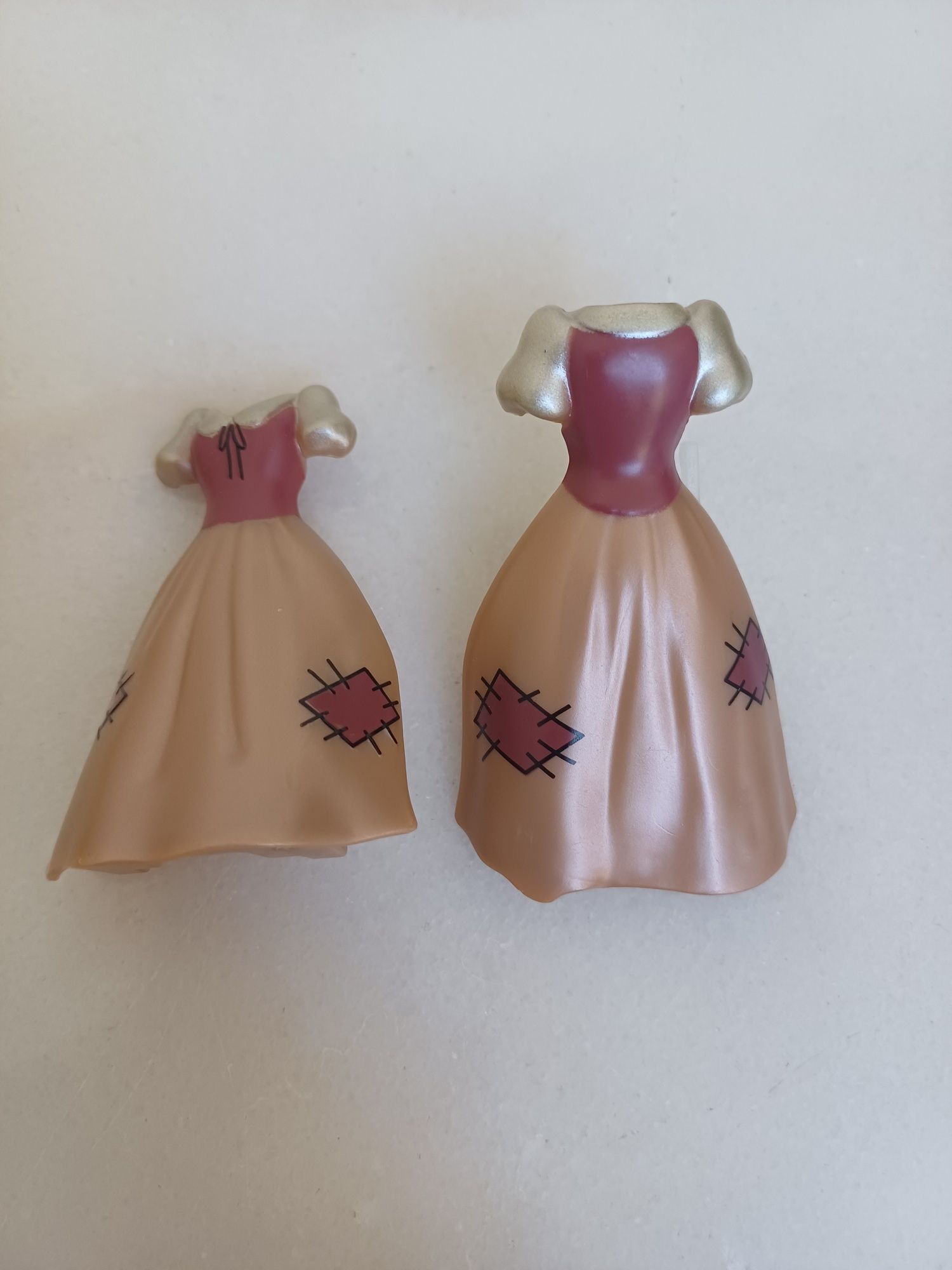 Brinquedo Branca de Neve com vestidos para vestir