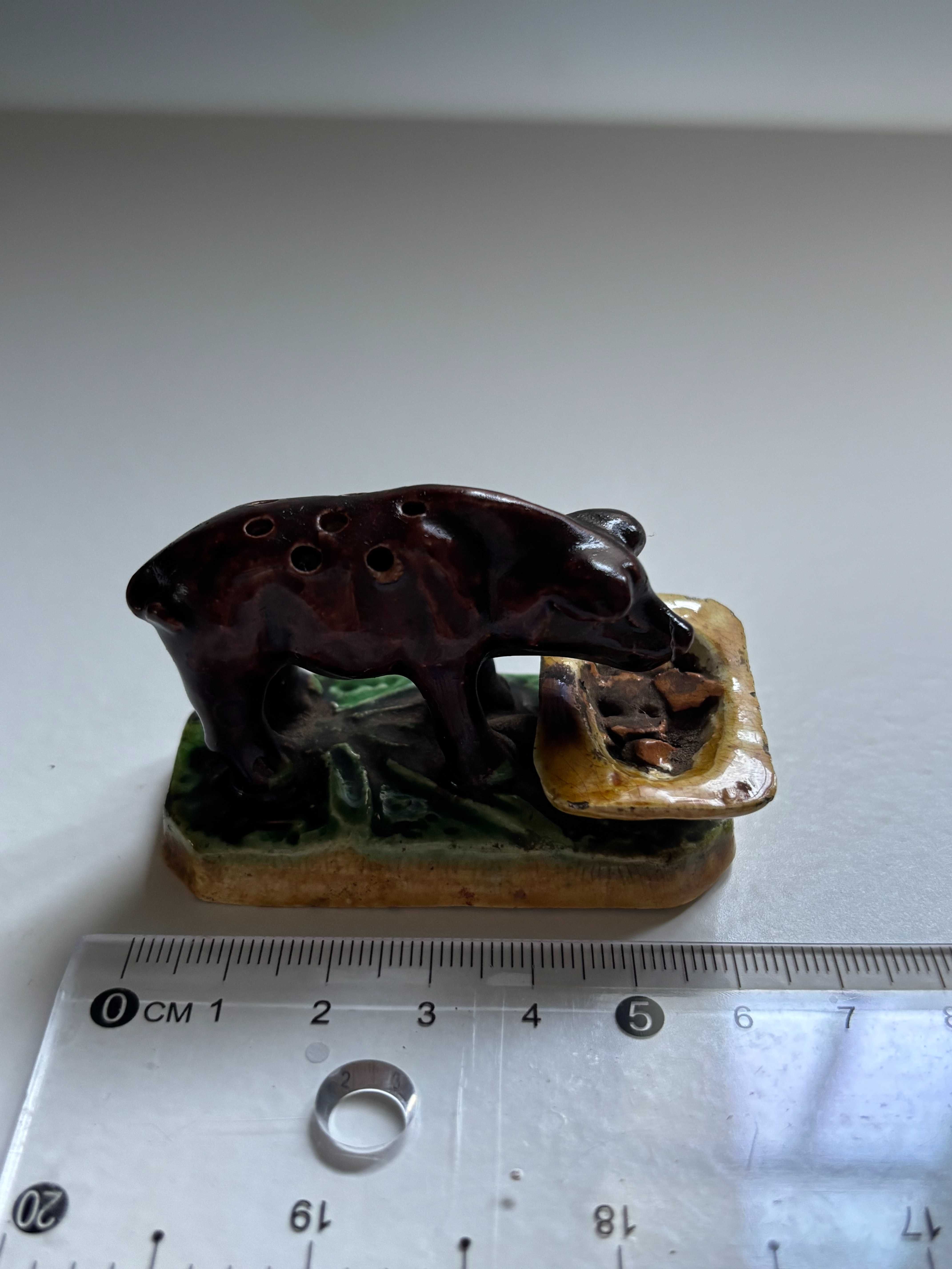 Paliteiro Vintage em Cerâmica – Porquinho Pequeno (≈6 cm) Com carimbo.