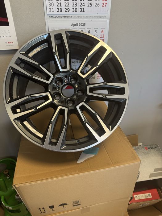 Felgi BMW  2025 G60 8,5X19 ET 29  Double Spoke 935M