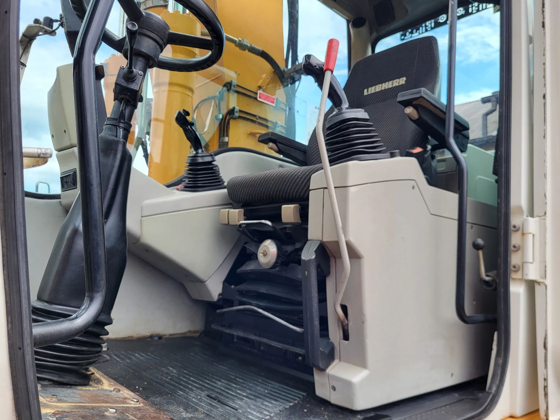 Liebherr A900C  Centralne smarowanie, nowe opony