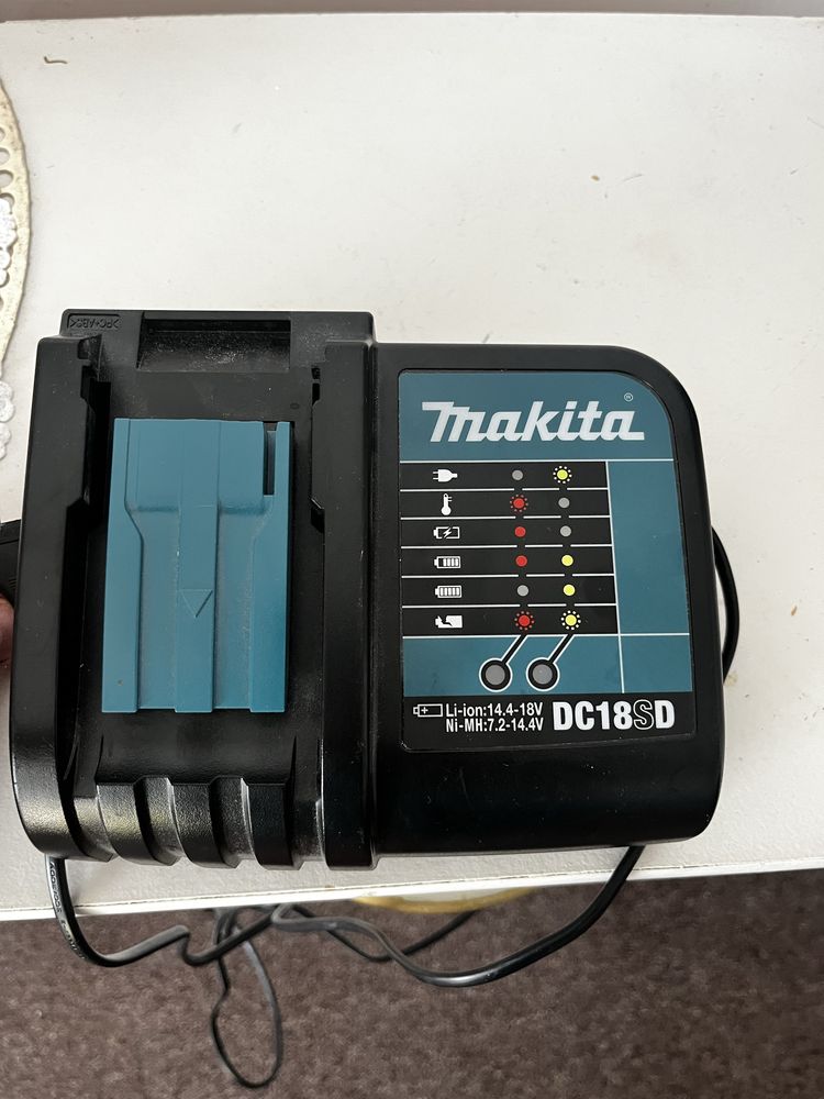 Ladowarka makita