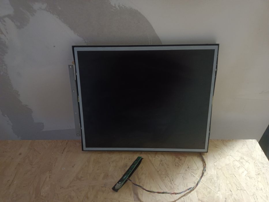 Ekran, monitor  przemysłowy 19 cali