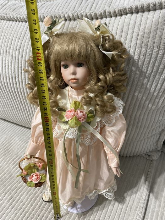 Lalka porcelanowa piękna
