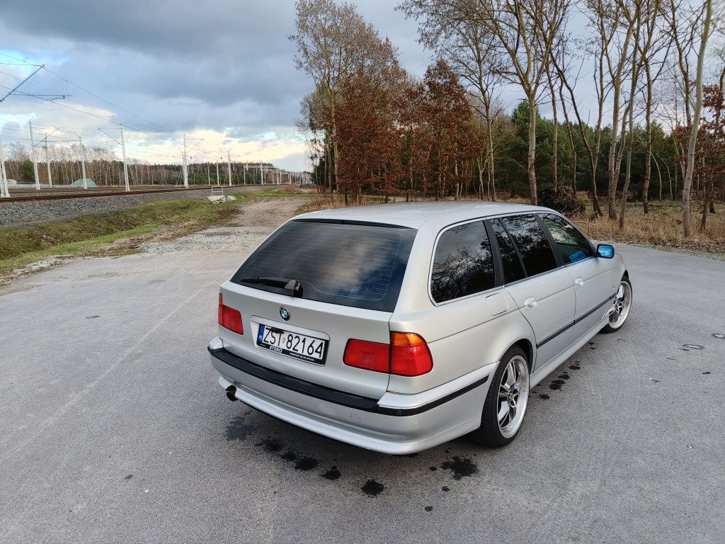 BMW E39 528i touring
