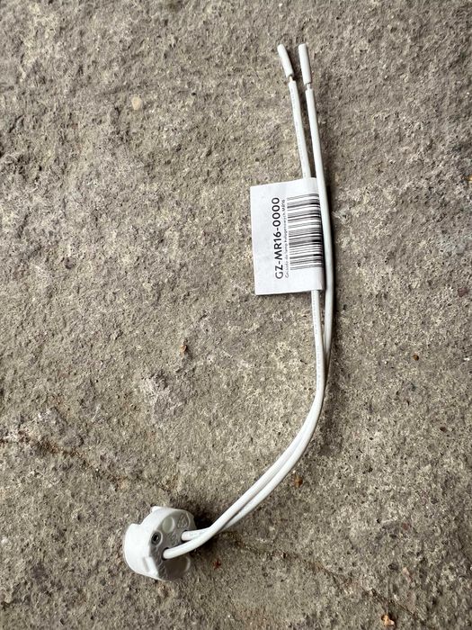 Oprawka do żarówki halogenowej GTV GZ-MR16-0000