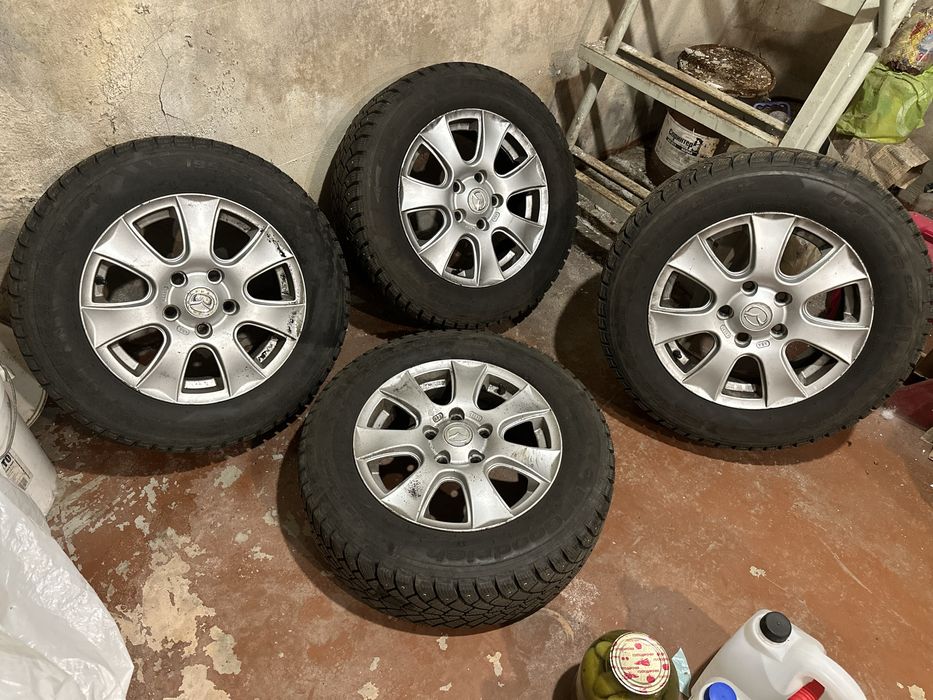 Продам зимові шини в гарному стані 195 65 r15