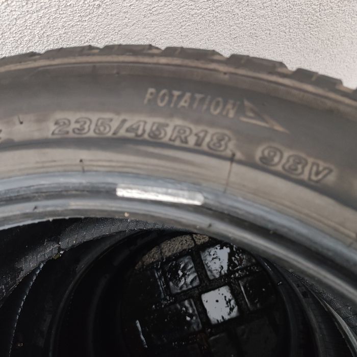 Opony zimowe Bridgestone 235 . 45 . 18r  dot3822