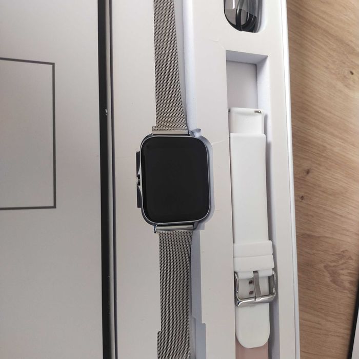Smartwatch damski srebrny