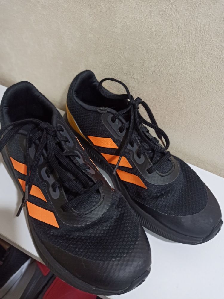 Adidas  кросівки весна літо