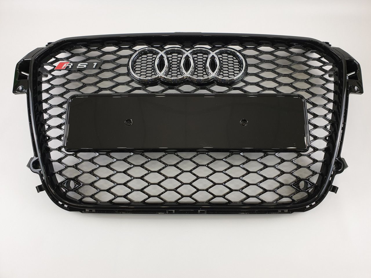 Решетка радиатора Audi A1 2010-2014 Черная с хром емблемой