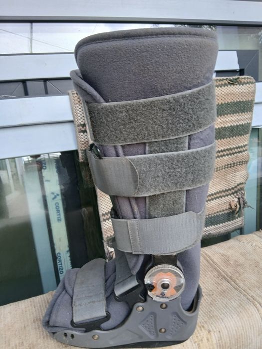 Bota walker usada um mês embom estado