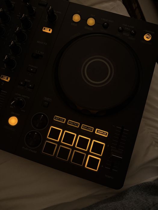Kontroler DJski DDJ FLX4