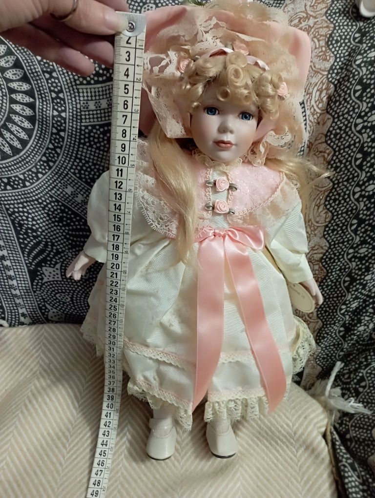 Várias bonecas de porcelana coleção
