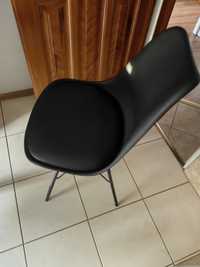 Czarne krzesła do kuchni