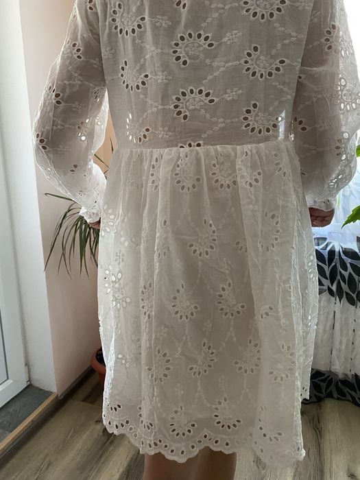 Сукня жіноча біла