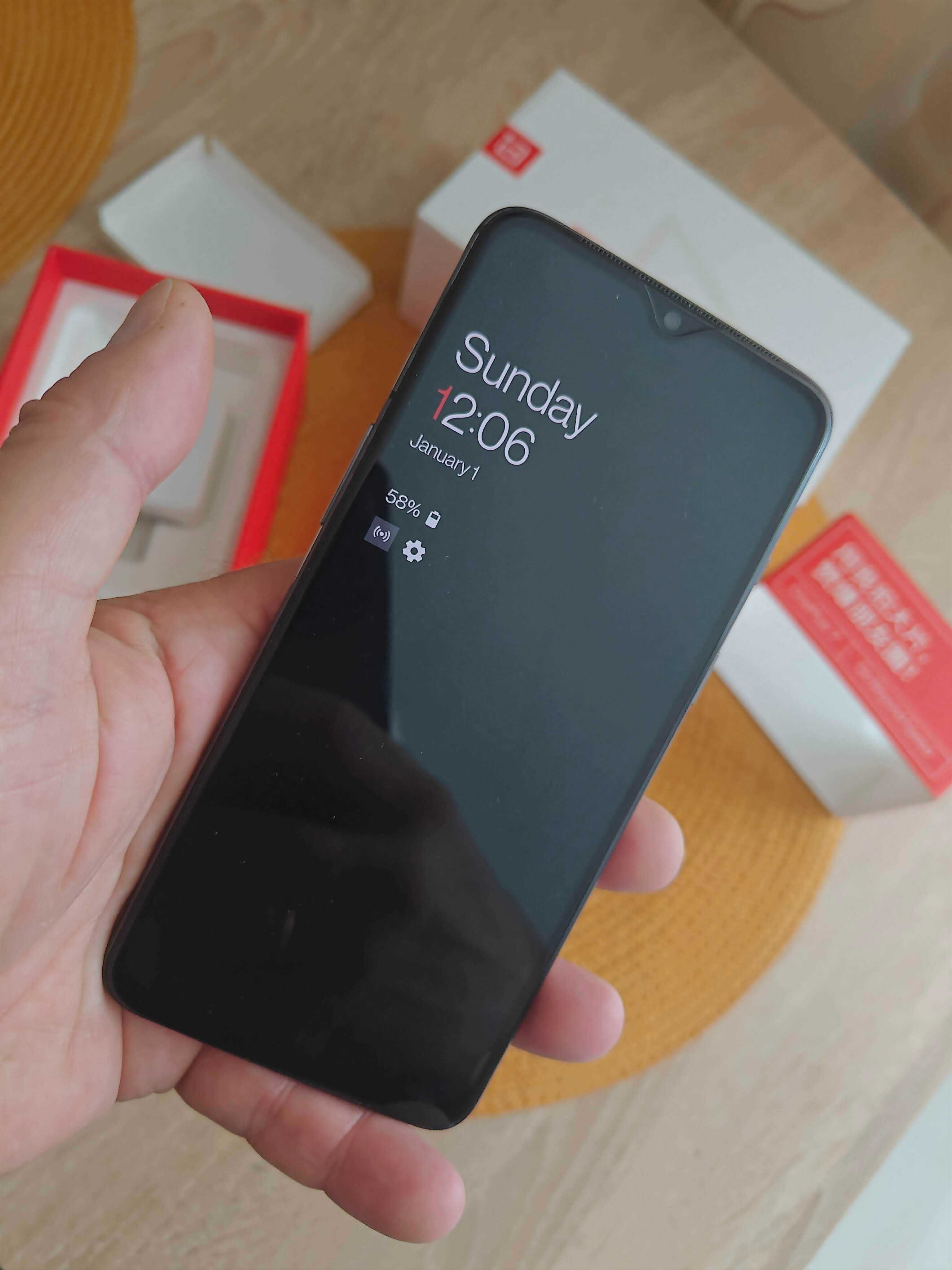 Топовий Oneplus 7 12/256Гб - стан нового, повний комплект