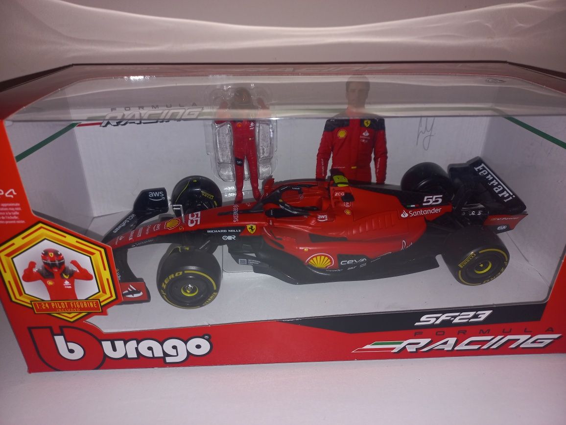 Bburago bolid F1 Ferrari SF23, Carlos Sainz, skala 1:24