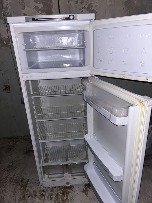 Холодильник Indesit