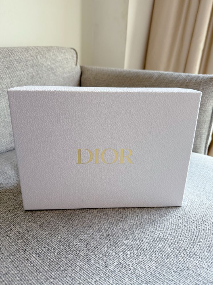 Caixa da marca Dior