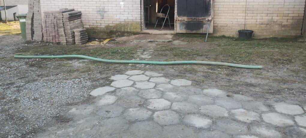 Rura zbrojona o długości 570 cm