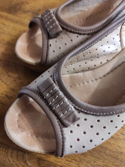 Кожаные летние босоножки женские