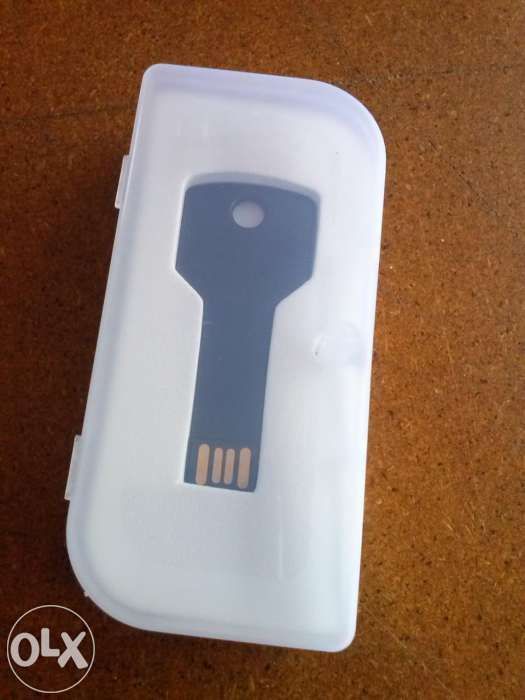 Pen usb com 64 gb