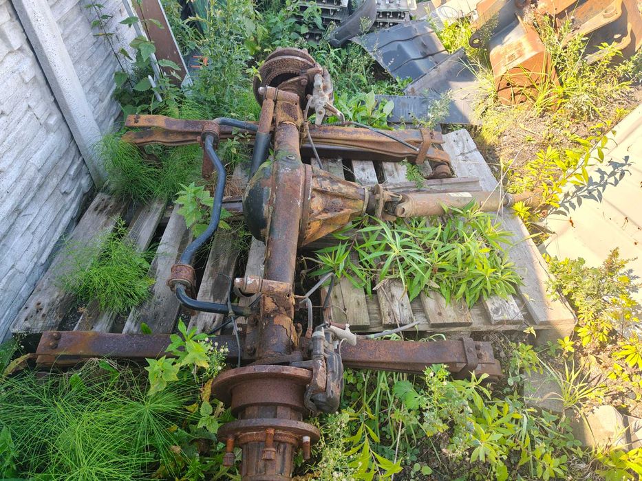 Most tylni z resorami Nissan CABSTAR 35.13 z 2008roku 2,5D 130KM