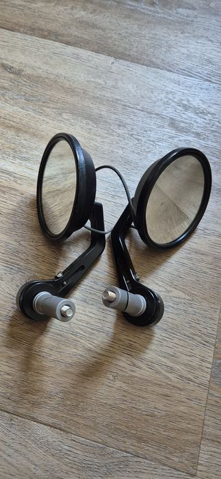 Дзеркала заднього виду на кермо мотоцикла