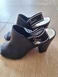 Guess sandały na obcasie r.39 kolor czarny