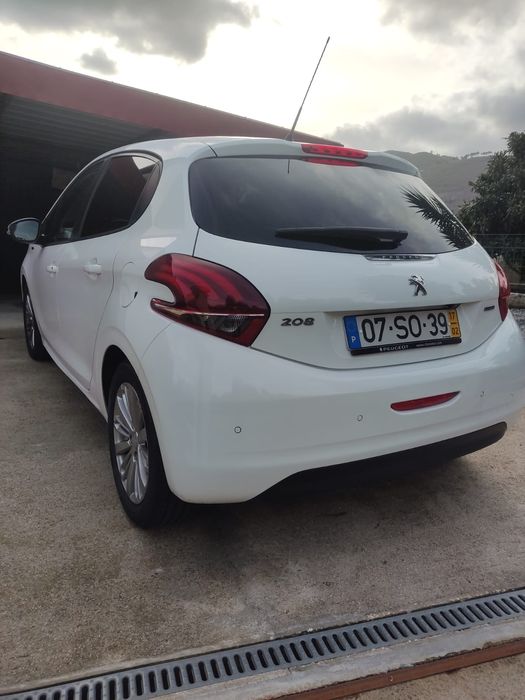 Peugeot 208 em ótimo estado