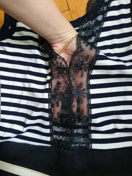 Оригинальное платьице с отделкой гипюром открытая спинка