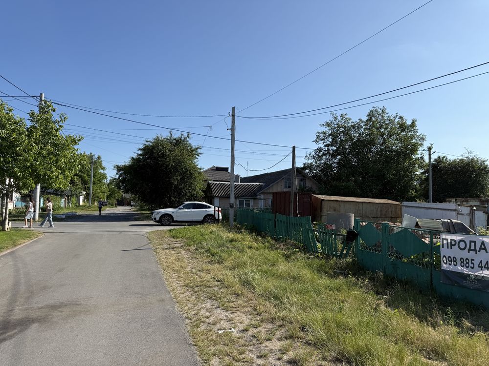 Рівна, кутова земельна ділянка в місті !