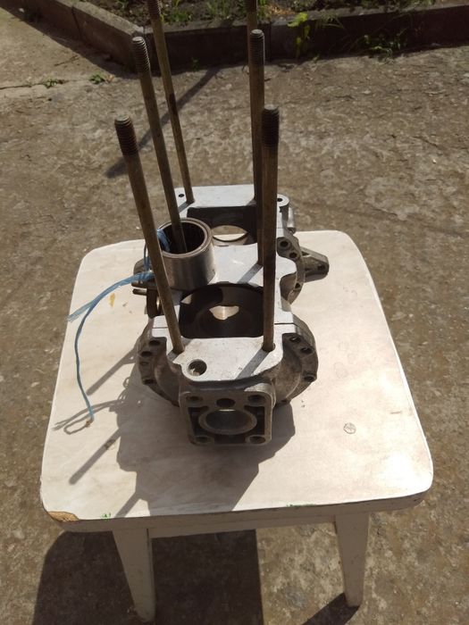 Картер двигателя лодочного мотора Вихрь 25