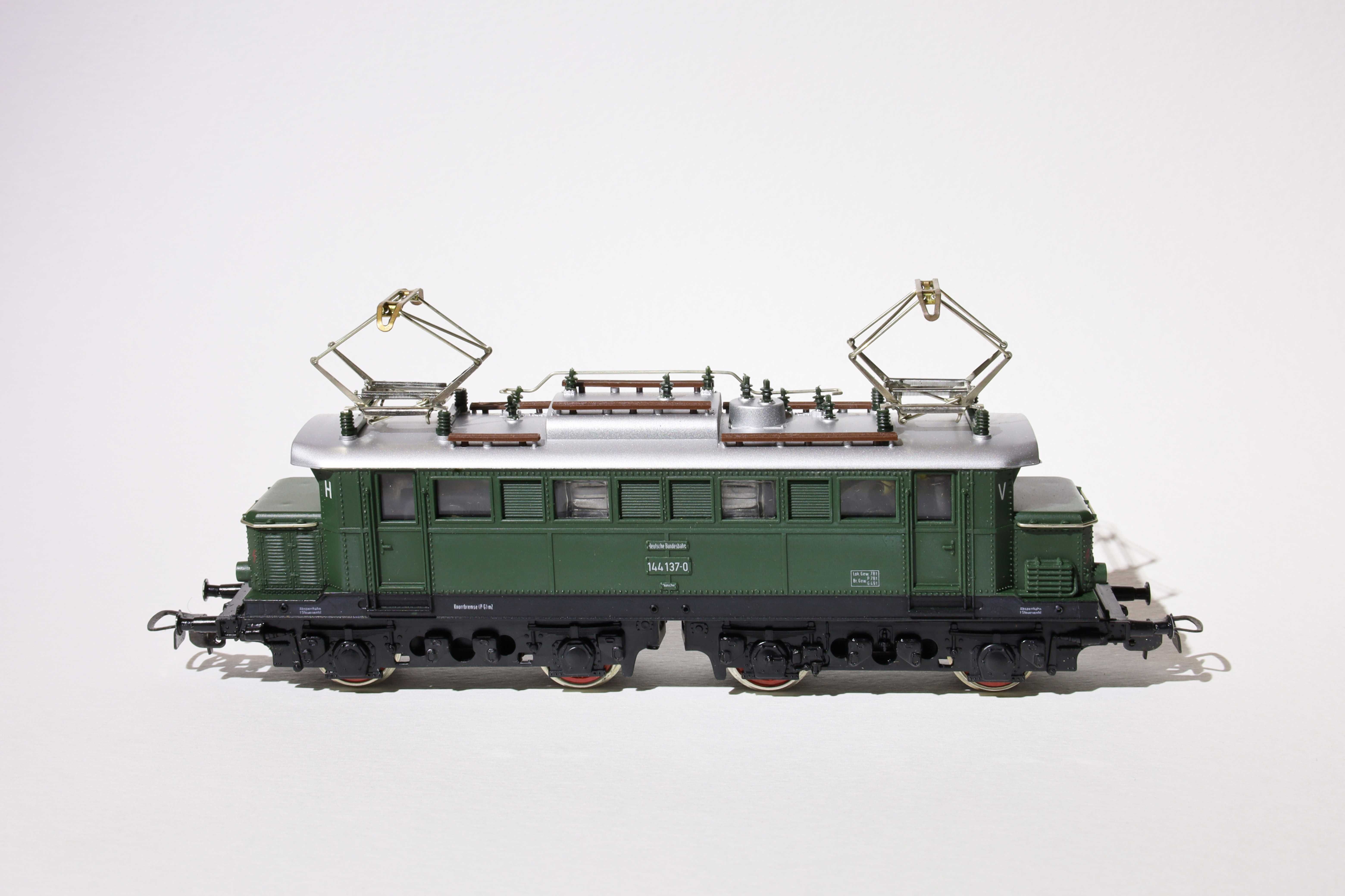 НОВА модель електровозу BR244(144) від компанії PIKO (1989р)