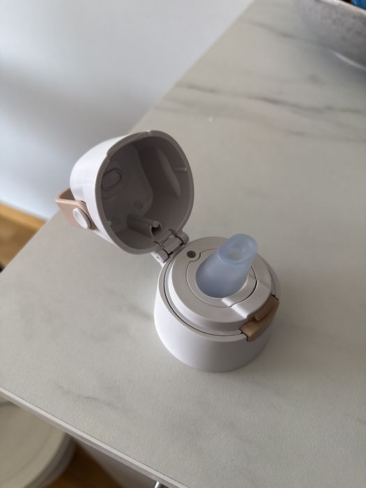 Nowa nakrętka do butelki dafi