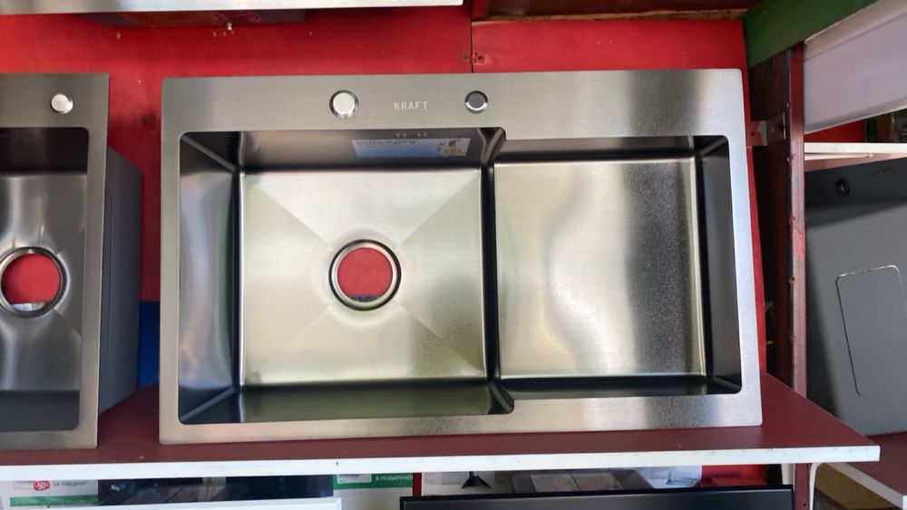 Кухонна мийка. Нержавіюча сталь.