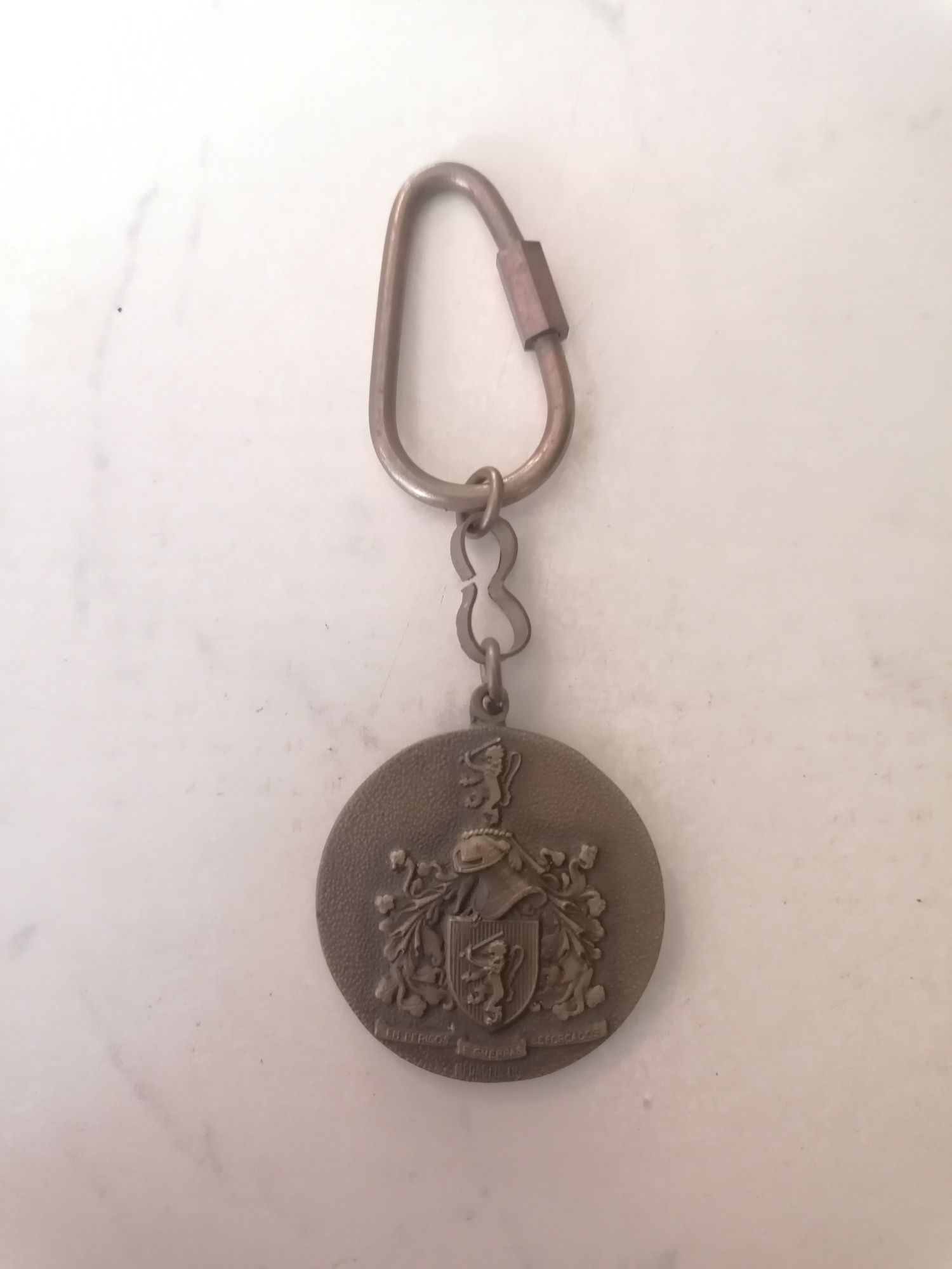 Porta chaves em metal do Exército Português