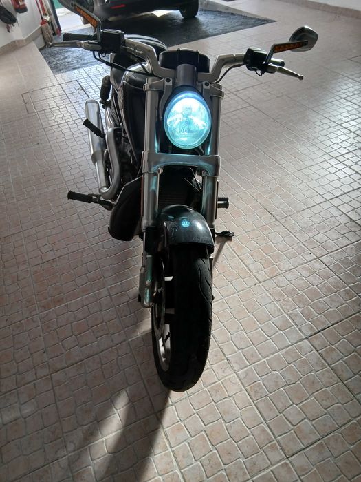 Moto Harley davidson v-rod muscle