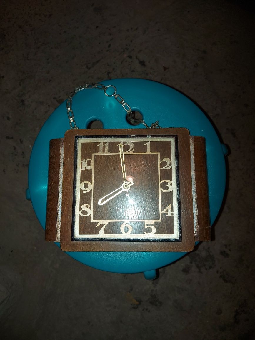 Stary Zegar bez mechanizmu