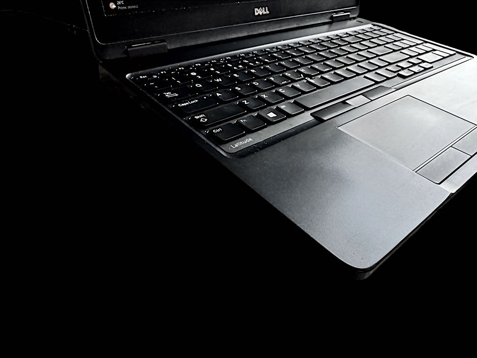Laptop Dell Core i5 7gen DDR4-8GB Win11 SSD USB-C Notebook