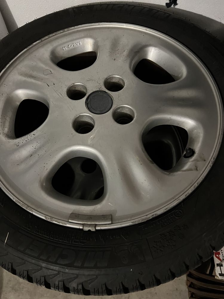 Rodas completas com pneus novos 185/55 R15