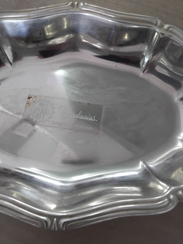 Terrina em inox.
