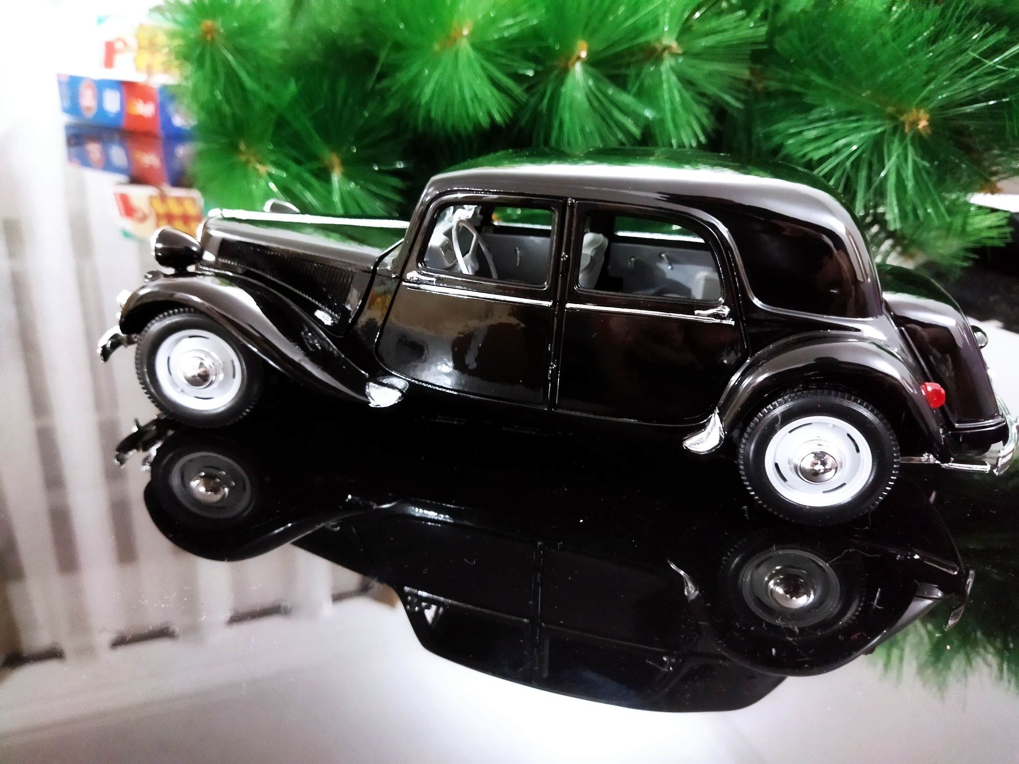 Citroen 15cv "traction avant" 1/18