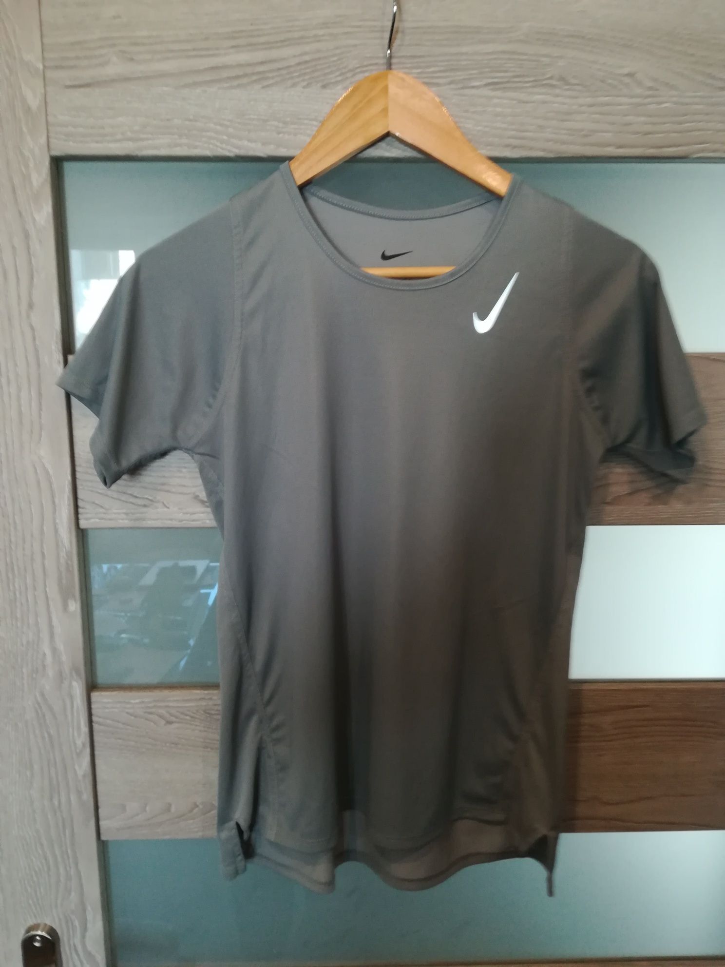 T-shirt damskiNike rozm. XS