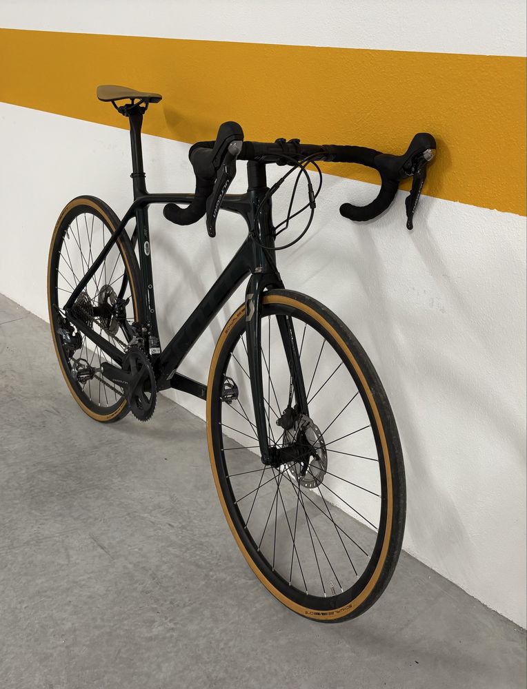 Bicicleta de estrada em carbono Scott Addict 10 Ultegra