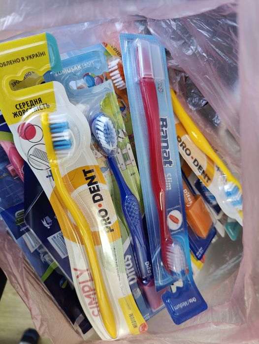 Меняю  Макароны пена для бритья,станки,зубная паста, и другое(на фото)