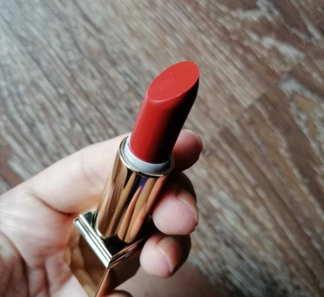 Помада Estee Lauder