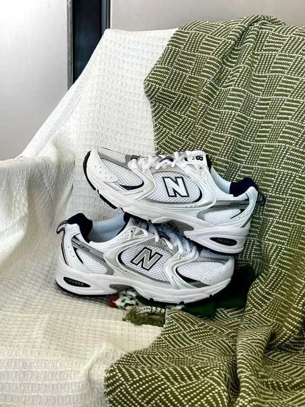 Biały*przewspaniały Damskie New Balance530 UnisexTrampki roz. 36