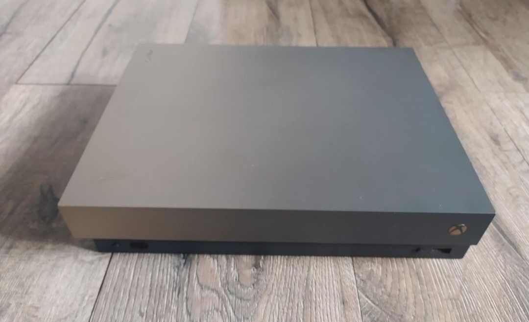 Konsola xbox one X Limitowane wydane Wysyłka OLX