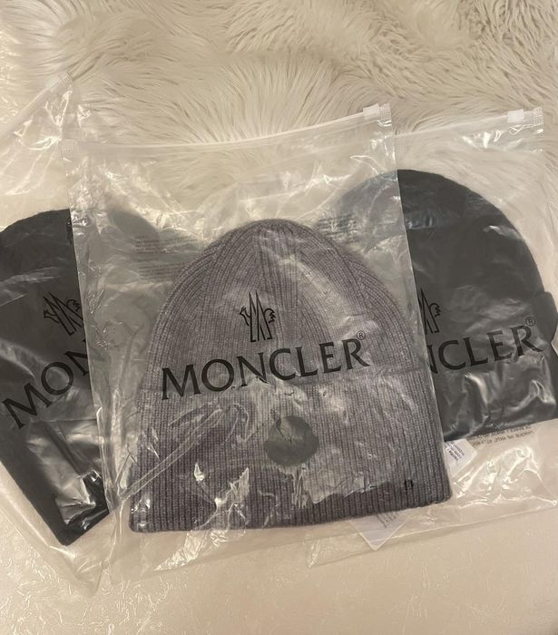 Шапка жіноча Moncler